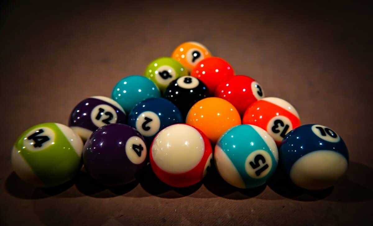 Set of billiards balls